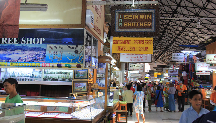 Best Shopping Experience in Yangon @ Bogyoke Aung San Market