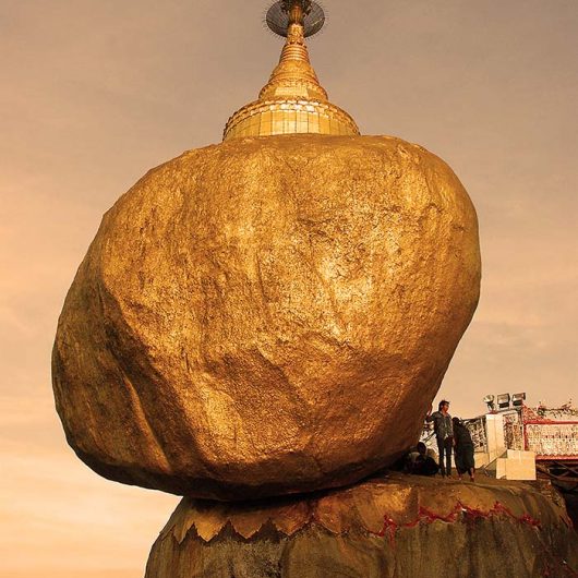 Kyaiktiyo Pagoda (Golden Rock), Myanmar