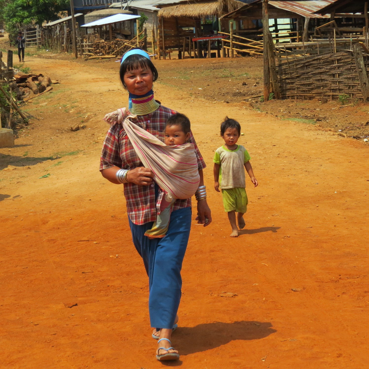 Long-necked women, Kayan women at Loikaw, Kayah State