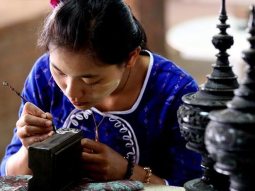 Traditional-handicraft-lacquerware-Bagan