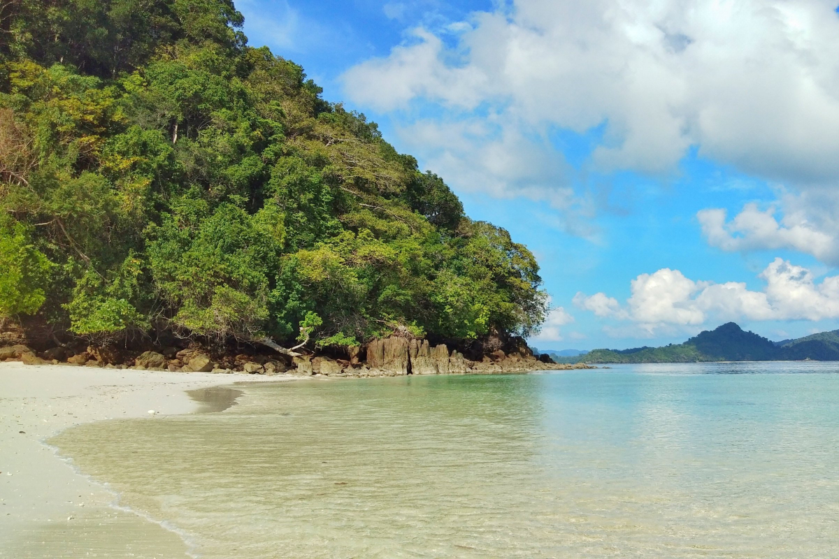 Beautiful islands around Lampi Marine park