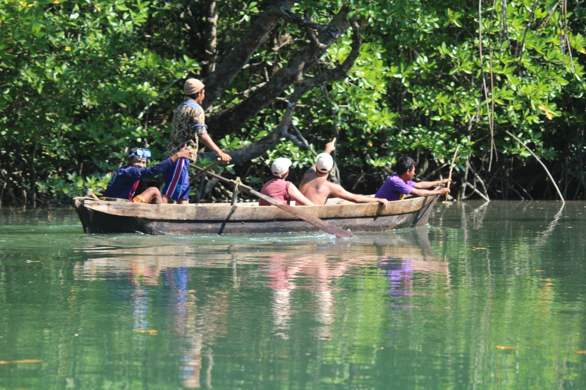 Explore Lampi with locals